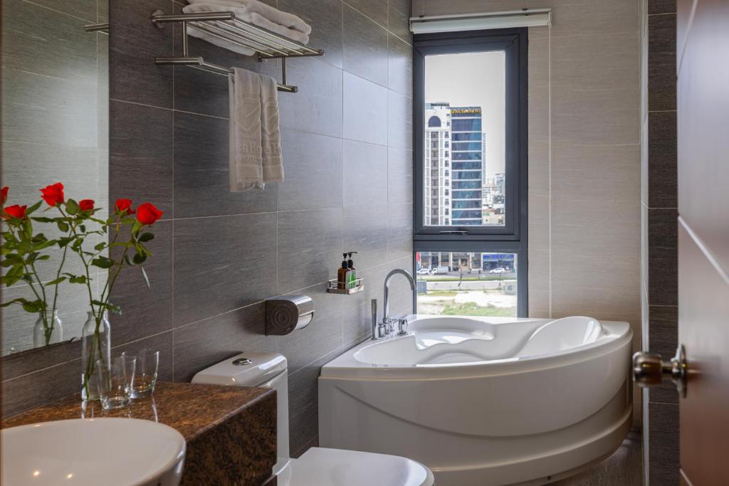 LAVISH OCEAN INN Đà Nẵng