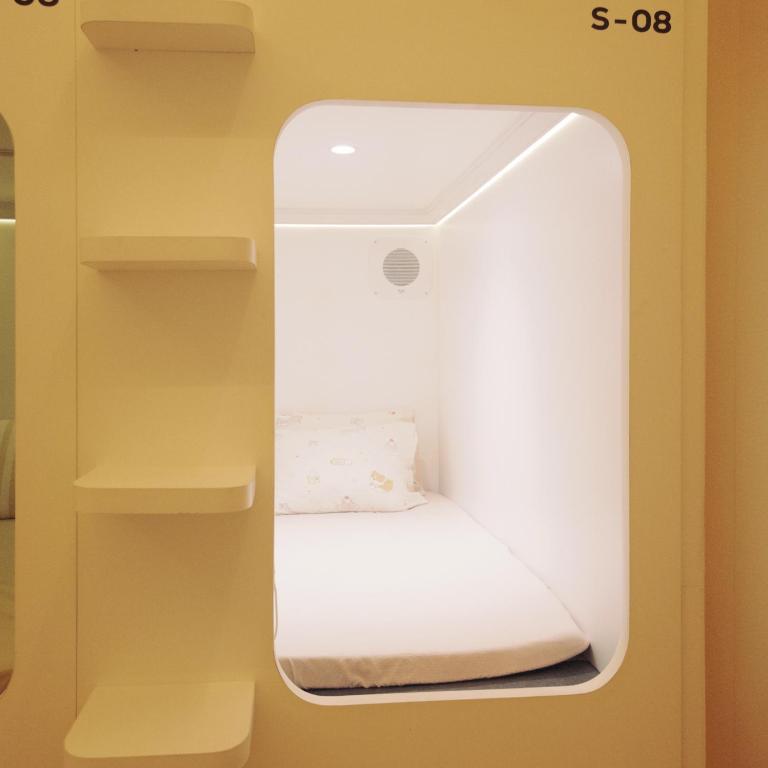 Japanese Sleep Box Da Nang Airport