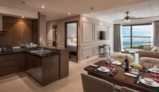 Sunrise Luxury Apartment with Ocean View