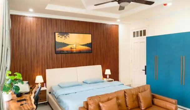 Luxury Nomad Oasis - 1000Mbps WiFi & King Bed, 75 Inch TV, Large Balcony