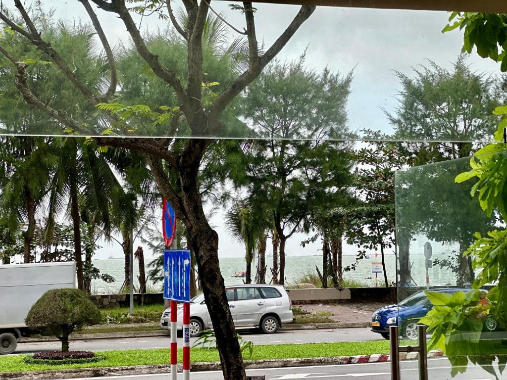 Aura Beachfront Hotel - Apartment