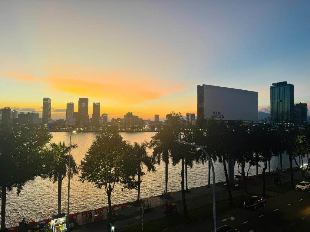 Mai River House