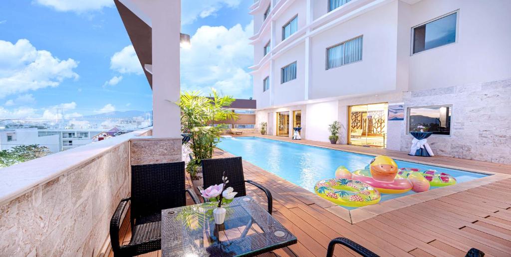 Sandals Stay Hotel