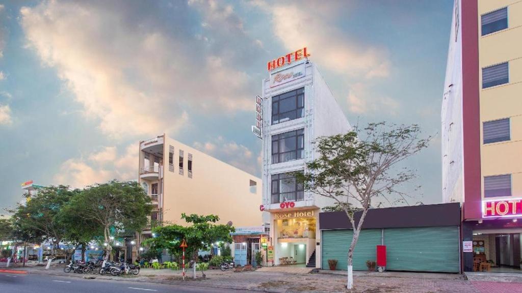 ROSE HOTEL