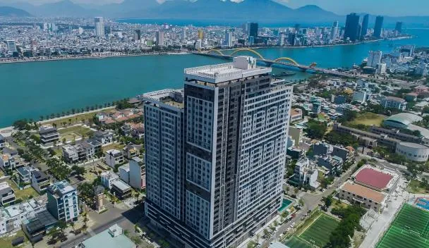 Monarchy Riverside Da Nang - Modern Stay & Pool