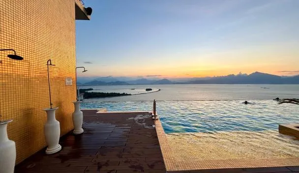 Golden Bay View Apartment