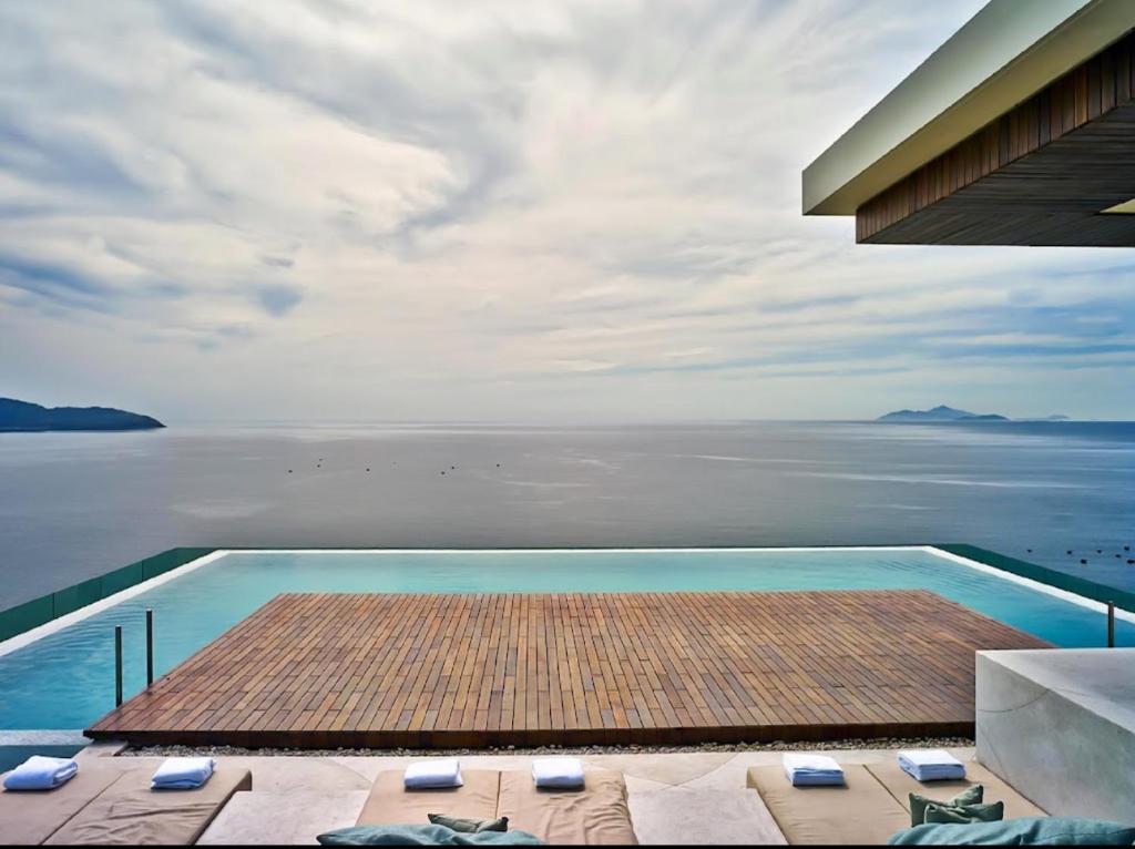 Da Nang Beachfront Apartment Balcony, Infinity Pool
