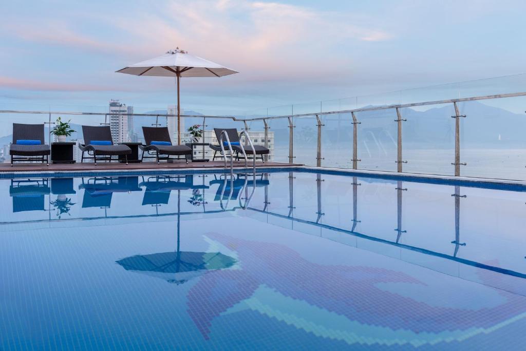 Sunny Ocean Hotel & Spa
