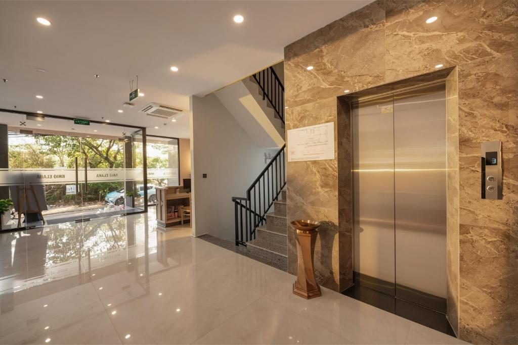 BRIO Elara Hotel and Apartment