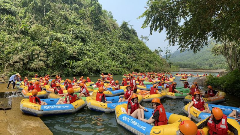 Tour Hòa Phú Thành 1 Ngày: Trải Nghiệm Trượt Thác Đà Nẵng Đầy Kịch Tính